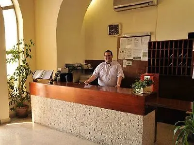 British فندق